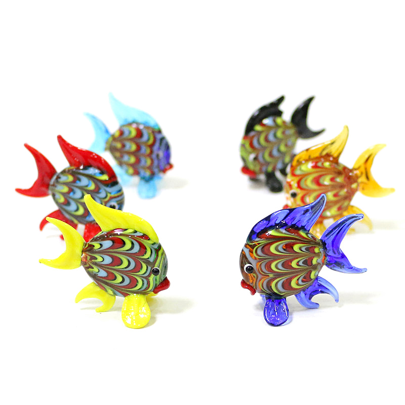 Fish Toy In Aquarium - Nhiều Màu Sắc Cá Nhiệt Đới